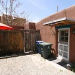 Galisteo Getaway - Courtyard - Near Railyard