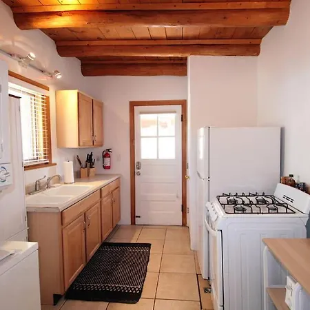Galisteo Getaway - Courtyard - Near Railyard Santa Fe