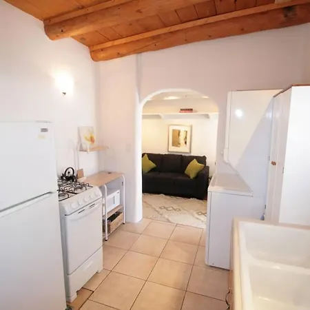 Galisteo Getaway - Courtyard - Near Railyard Holiday home