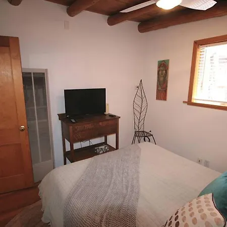 Galisteo Getaway - Courtyard - Near Railyard * Santa Fe
