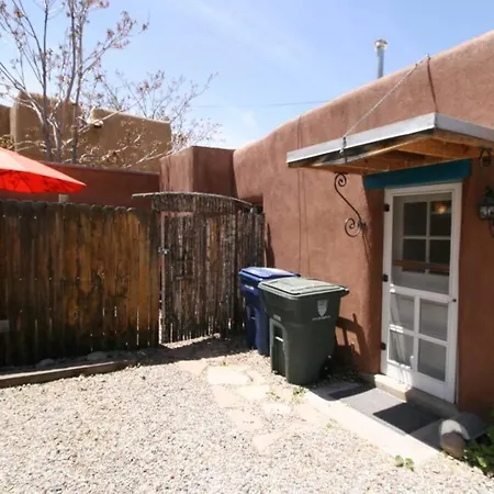 Galisteo Getaway - Courtyard - Near Railyard