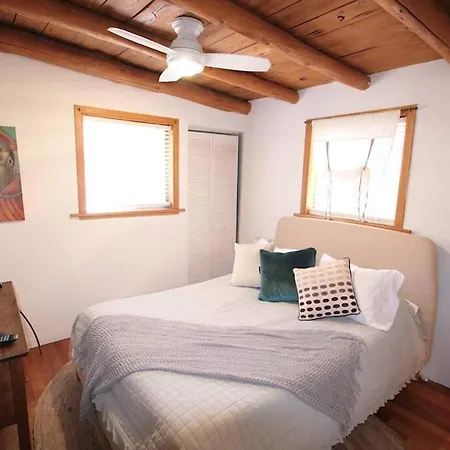 Galisteo Getaway - Courtyard - Near Railyard * Santa Fe