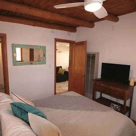 Galisteo Getaway - Courtyard - Near Railyard