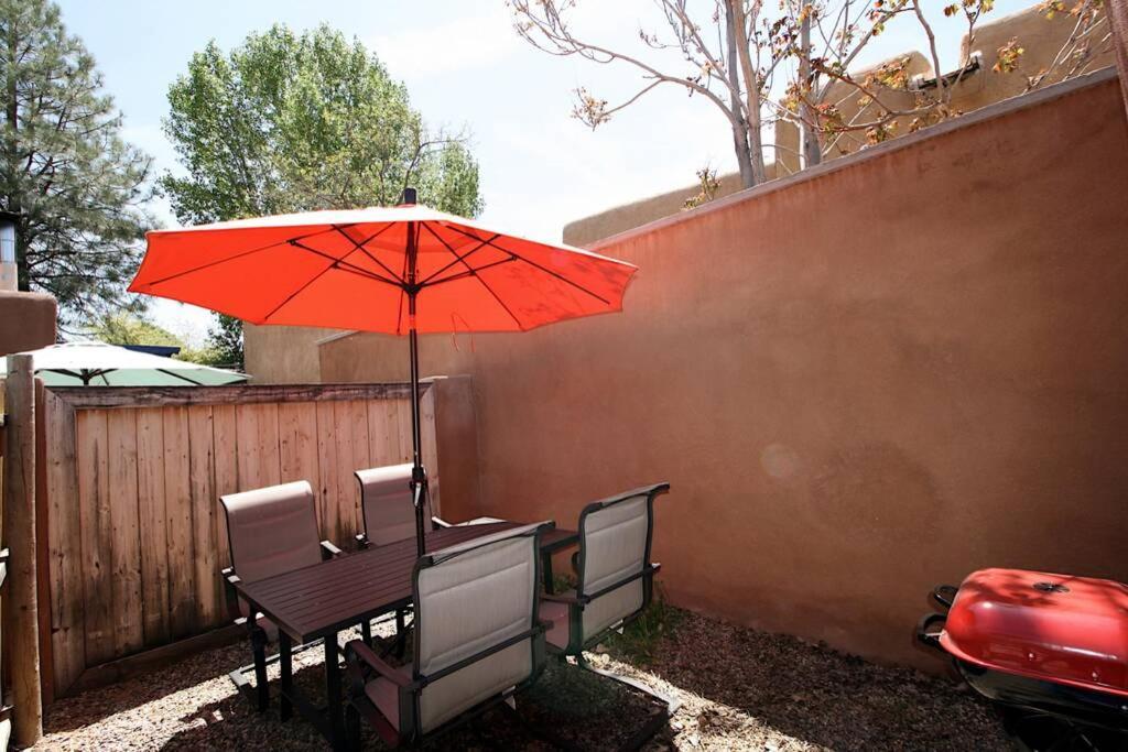 Galisteo Getaway - Courtyard - Near Railyard * Santa Fe